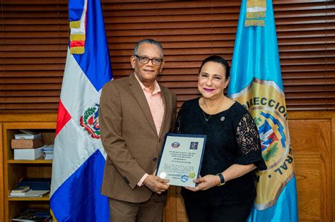 Instituto Duartiano de Bostón y emisora de radio reconoce a director