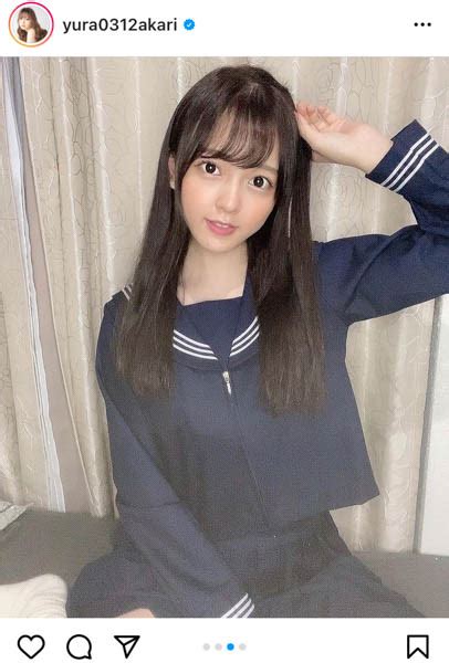 由良朱合、セーラー服姿でポニーテールを結ぶ仕草の写真を公開 Wwsチャンネル