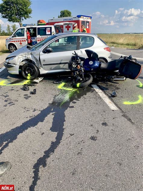 Schwechat Schwerer Unfall auf der B10 Biker verletzt NÖN at