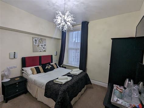 Senarth Guest House Prices And Reviews Llandudno Wales