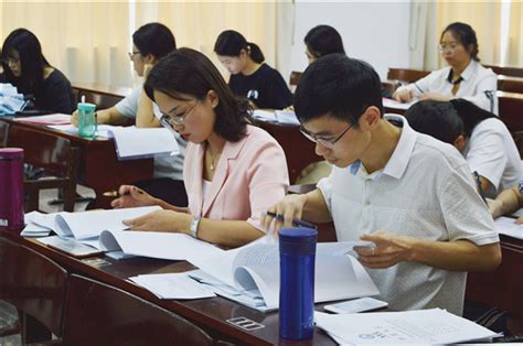 法学院举行2019届本科毕业论文答辩会