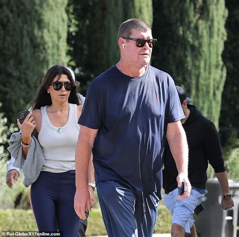 Billionaire James Packer Shows Off His Slimmed Down Figure After 33kg