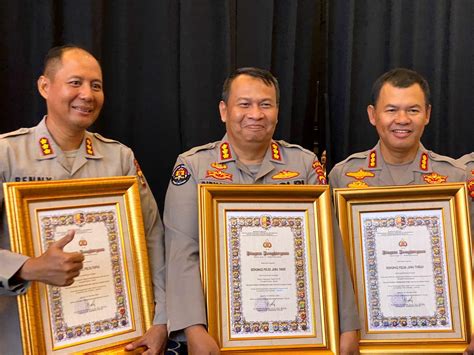 Bidhumas Polda Jateng Raih Penghargaan Dari Divhumas Polri Dalam Hut