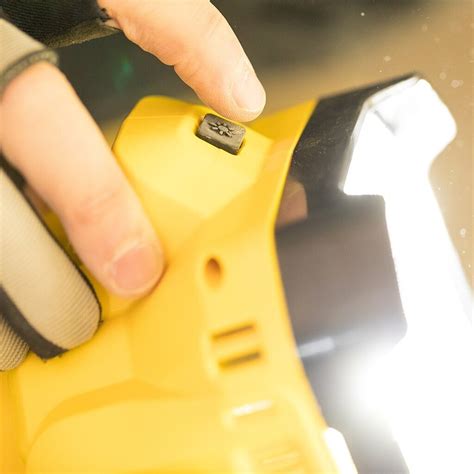ΕΠΑΝΑΦΟΡΤΙΖΟΜΕΝΑ ΕΡΓΑΛΕΙΑ :: Stanley FATMAX 18V Προβολέας (χωρίς ...