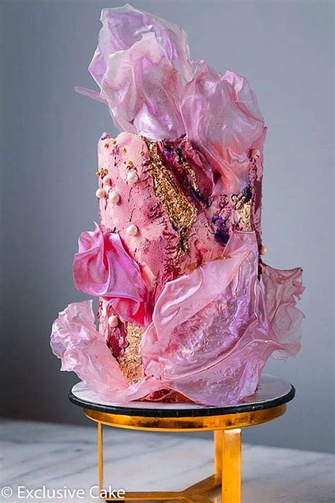 Декор из вафельной бумаги на торте на заказ | Exclusive Cake