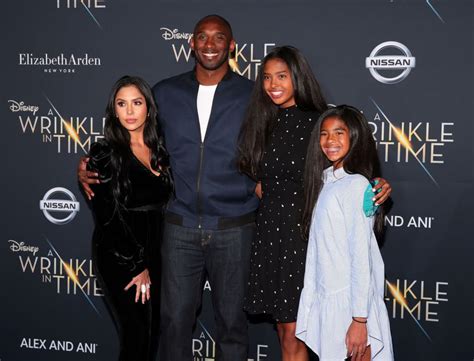 Kobe Bryants Wife Vanessa And Her Daughters Flash Smiles In New Easter Photo