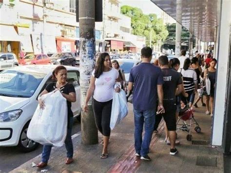 No feriado shoppings e comércio funcionam em horário diferenciado