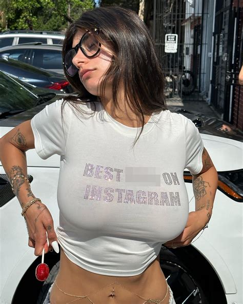 Ex Porn Star Mia Khalifa Teases Fans By Flaunting Curves In Best Boobs