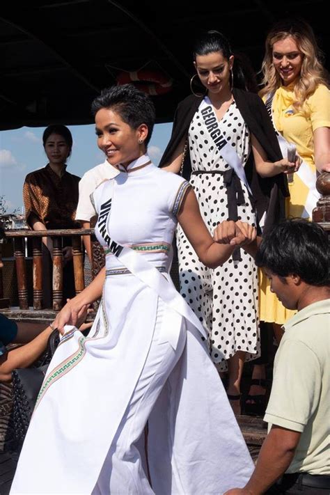 Những hình ảnh đẹp khó quên đưa H Hen Niê tới kỳ tích top Miss Universe Từ bikini tới đầm