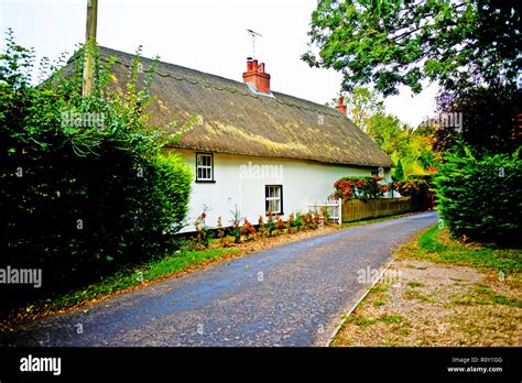 Thatched Cottage Bulford Wiltshire England Stock Photo Alamy