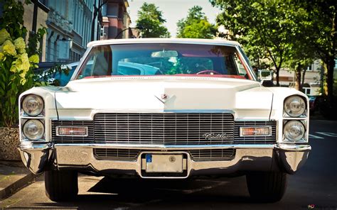 White vintage Cadillac front 4K wallpaper download