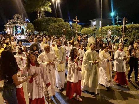 Em Flores Procissão e Missa marcam o encerramento de festa à Nossa