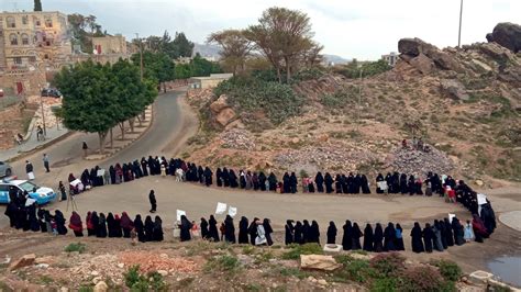 الهيئة النسائية بالمحويت تنظم وقفة احتجاجية تنديداً بجريمة اغتصاب 6