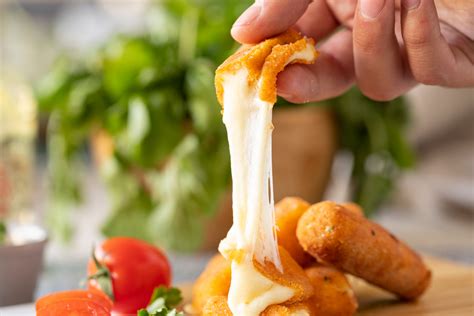 Wisconsin Restaurant's Massive Mozzarella Sticks Are Seriously No Joke ...