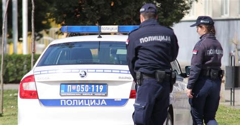 Novosadska opozicija upala u Gradsku kuću policija ih izbacila Vesti