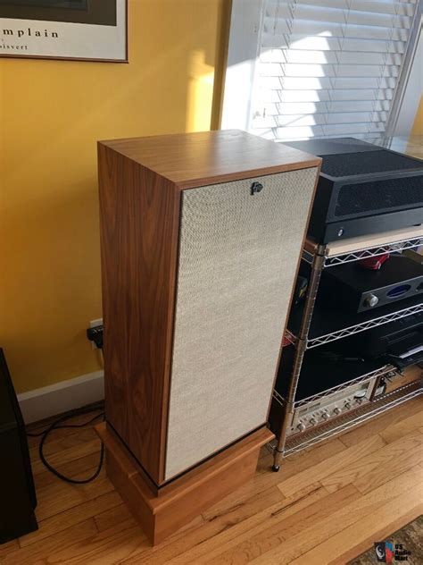 Perfect Almost Brand New Klipsch Forte III In Walnut With Lambswool