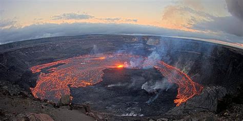 Lava spotted flowing from Kilauea as eruption resumes on Hawaii’s Big ...