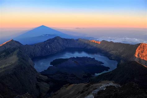 Mount Rinjani In Indonesia 1920x1200 Wallpaper