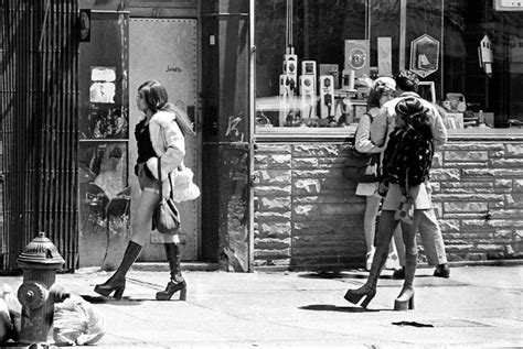 Photographer Captures The Wild And Dangerous Streets Of New York City In The 1970s New York