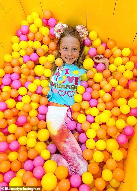 10 Hot Sexy Anastasia Sergeyevna Radzinskaya Bikini Pics