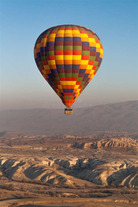 Ballon Do Ar Quente Sobre Cappadocia Foto De Stock Imagem De Quente