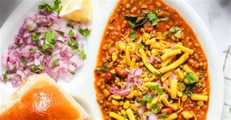 Famous Misal Pav In Navi Mumbai नवी मुंबईतील या ठिकाणी मिळते झणझणीत