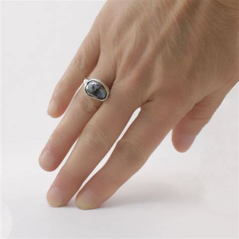 Bague perle noire baroque en argent massif martelé Bijou