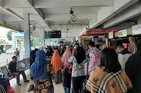 Bandara Halim Dipadati Penumpang Liburan Sekolah Dan Nataru Cek Ricek