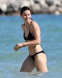 Jessica Biel Wearing A Bikini At A Caribbean Beach Photo 18966