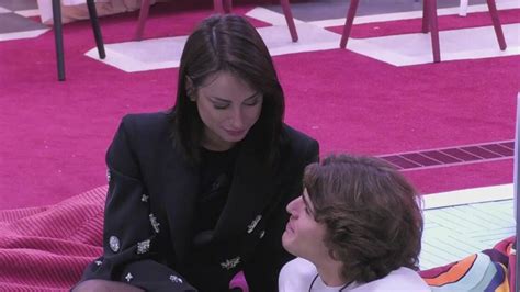 GF Letizia Si Dichiara A Paolo Beatrice Asfalta Perla