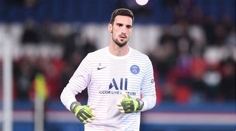 PSG Torwart Sergio Rico Kann Nach Schwerem Reitunfall Wieder Sprechen