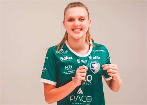 Carol Da Female Convocada Para A Sele O Brasileira De Futsal Di