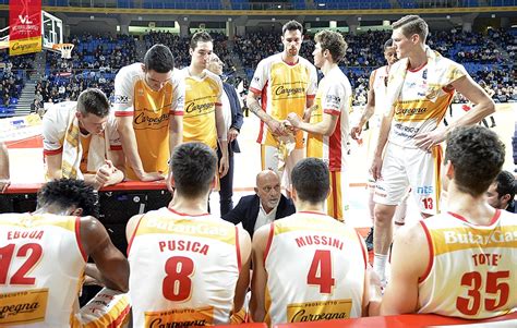 Positivi Al Coronavirus Due Giocatori Del Pesaro Basket Ilnapolista