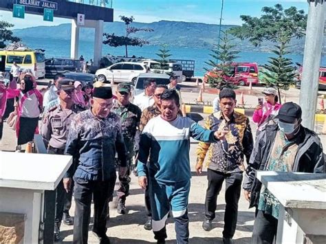 Mengenang Tragedi KM Sinar Bangun Bupati Simalungun Ziarah Di Monumen