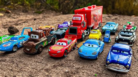 Looking For Lightning McQueen McQueen Tow Mater Dinoco King Cruz