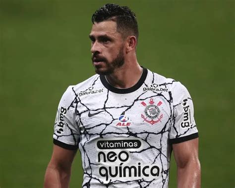 Em reta final de contrato Giuliano não tem conversas Corinthians