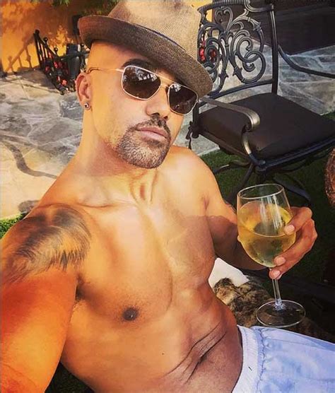 Shemar Moore Goes Shirtless For the 'Gram, Gets Everyone Talking About ...