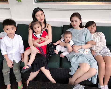 Cu I Tu N Ng T Ng O C A C C Hot Mom Ng I D T D U I H P H I B M S A Ng I C Ng Ch Ng Con Ngh