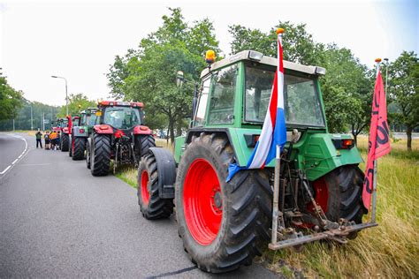 Boeren Met Trekkers In Actie Op De Afsluitdijk Trouw