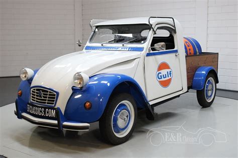 Une Citroën 2CV Pick up aux couleurs Gulf à vendre