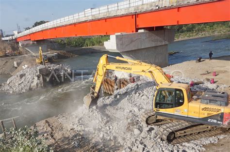 Revitalisasi Jembatan Ngujang Tulungagung ANTARA Foto