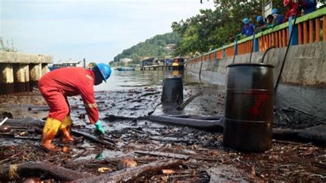 Tumpahan Minyak Dan Gas Proyek Pertamina Di Laut Jawa Ribuan Karung