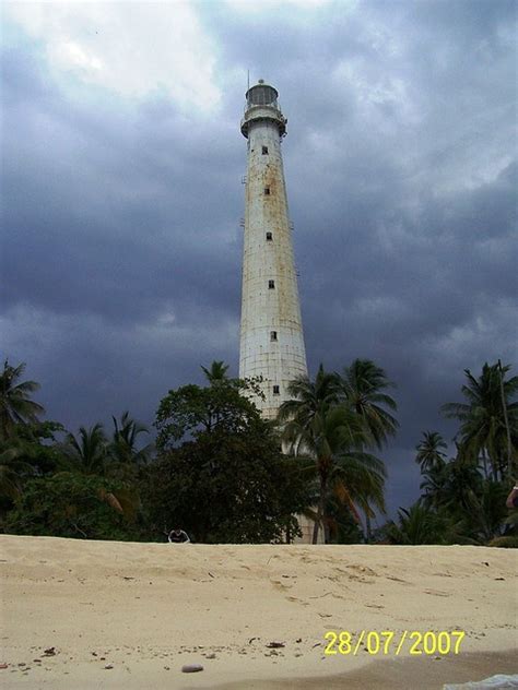 mercusuar pulau lengkuas | Beautiful lighthouse, Lighthouse architecture, Belitung