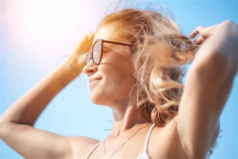 Belle Fille De Corps D Ajustement Des Vacances De Voyage Wom Sexy De Corps De Bikini Photo Stock