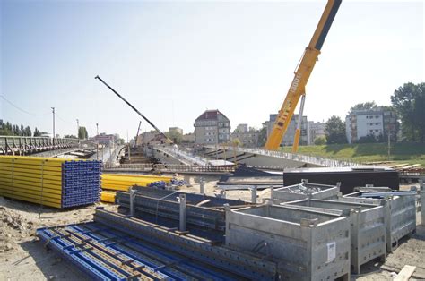 Budowa Mostu Na Ul Niemodli Skiej Oba Brzegi W Pe Ni Po Czone Zdj Cia