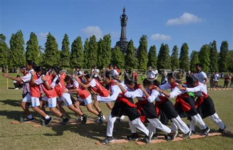 Lomba Olahraga Tradisional Di Bali ANTARA Foto