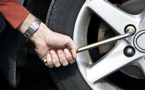 10 Essential Car Maintenance Tools And Gear For Car Owners