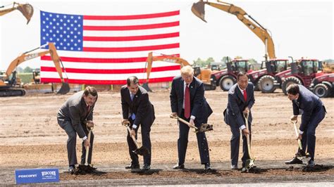 Foxconn may shelve plan to make LCD panels at $10B Wisconsin factory - CNET