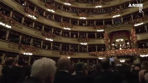 Prima Della Scala L Arrivo E La Standing Ovation Per Mattarella YouTube