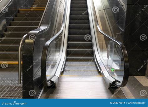 Escalera De Escalador Abstracta Escalada En Movimiento Metro Elevador